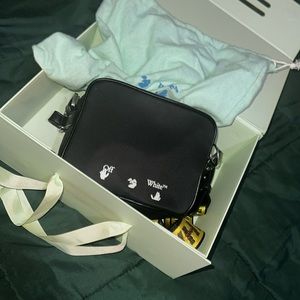 OFF WHITE CROSS BODY